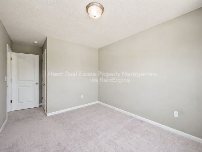 Building Photo - 33 Whitethorne Ave