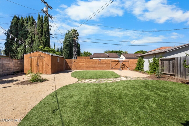Building Photo - 7039 Sylvia Ave