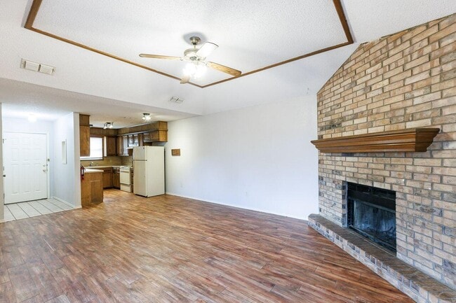 Building Photo - 6411 York Dr