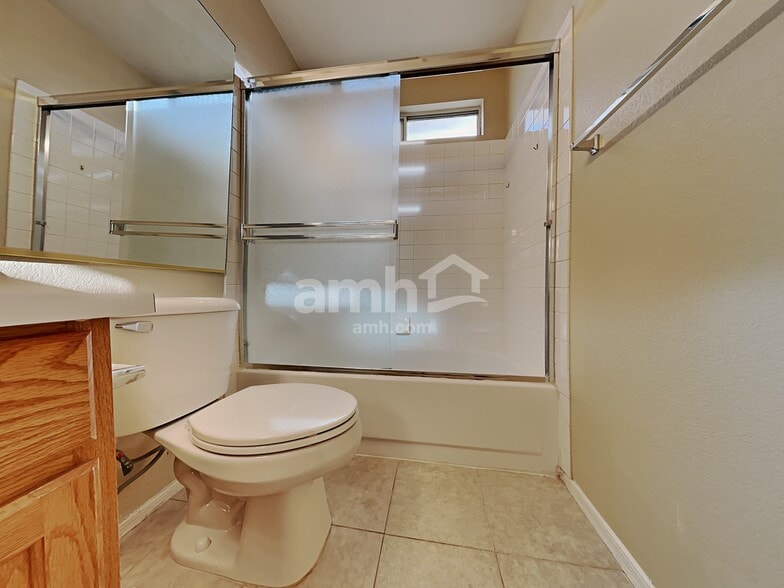 Building Photo - 909 Hornbeak Ct