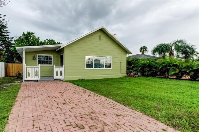 Building Photo - 14056 Marguerite Dr