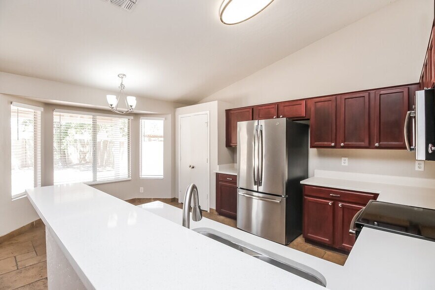 Building Photo - 1042 S Canal Dr