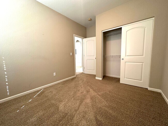 Building Photo - Spacious Home in Prime Turlock Location