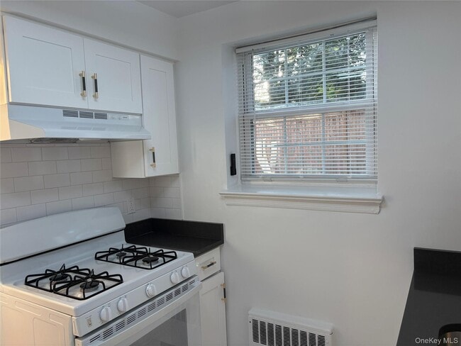 Building Photo - 291 Manville Rd