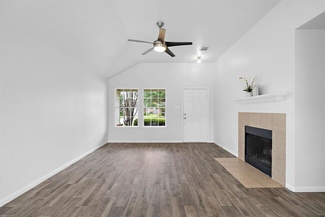 Building Photo - 25118 Clover Ranch Dr