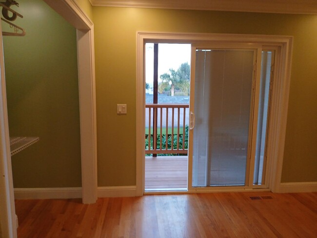 Building Photo - 421 Columbus St