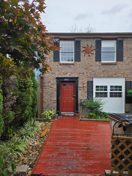 Building Photo - 2842 Lake Forest Dr