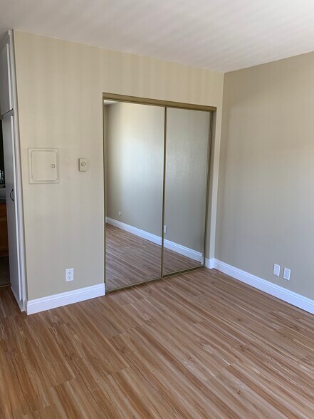 Ample sliding mirrored closet - 220 S La Fayette Park Pl