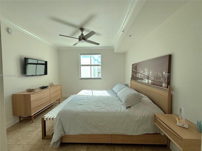 Building Photo - 9172 Collins Ave