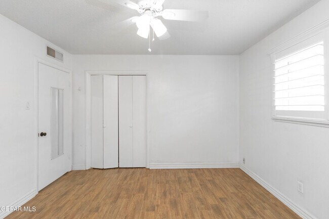 Building Photo - 8608 Catalpa Ln