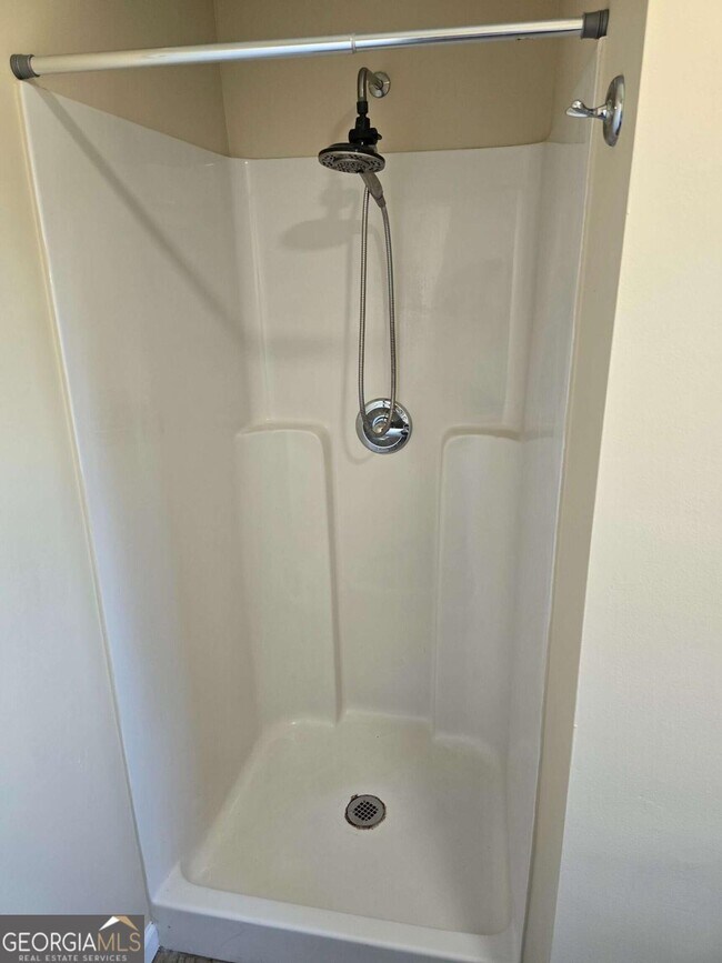 Building Photo - 2101 Hwy 81