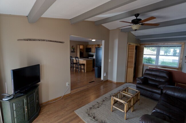 Building Photo - Furnished 2 Bedroom Home for Rent on Lake ...