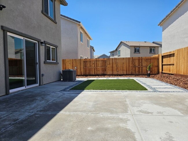 Building Photo - 8296 Whippersnapper Way