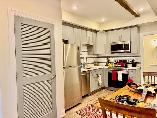 Building Photo - 511 Gorgas Ln