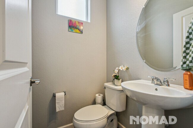 Building Photo - Charming 3BR Townhome in Castle Pines