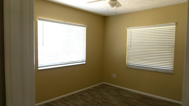 Building Photo - 1450 SE Rivergreen Cir