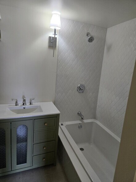 Building Photo - 5 Oil Mill Ln