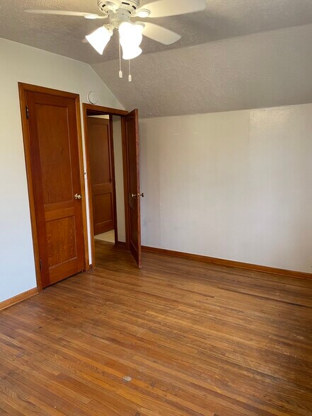 Building Photo - 551 7th St W