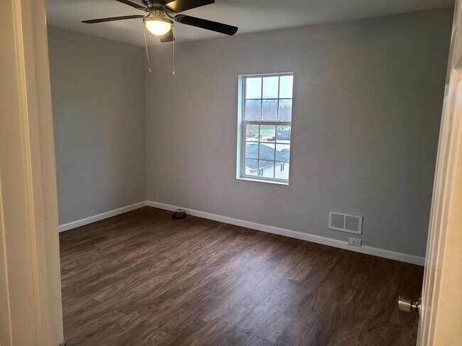 Building Photo - 411 1st St