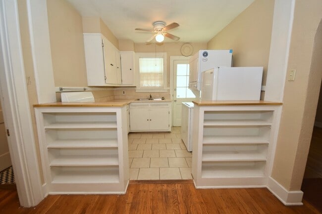 Building Photo - 1 bed, 1 bath unit in Vollintine Evergreen...