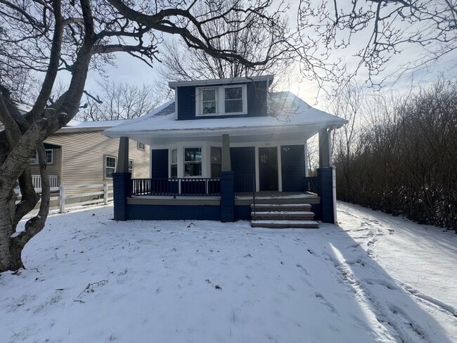 Building Photo - Comfort Meets Convenience: Beautiful 3-Bedroom Single-Family Home  Family-Friendly