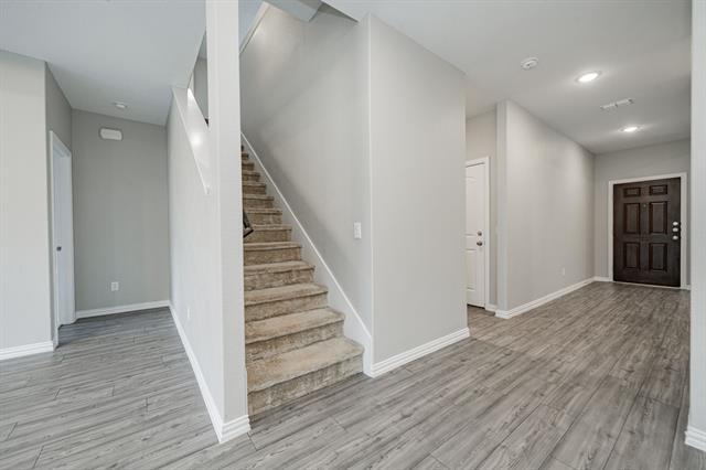 Building Photo - 427 Holt Ln