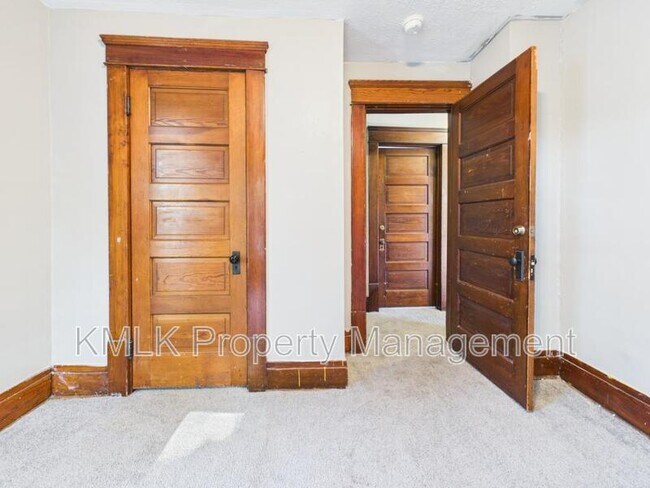 Building Photo - 701 Kling St