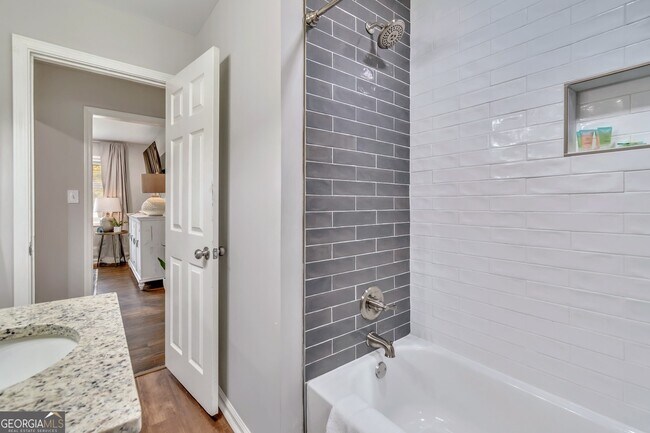 Building Photo - 597 South Gordon Rd SW