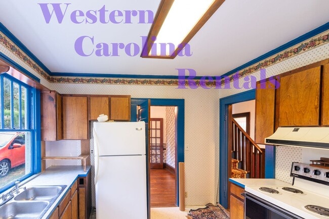 Building Photo - Historic House Looking over the beautiful Town of Sylva $1800