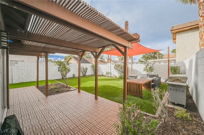 Building Photo - 1640 Crystal Shadows Cir