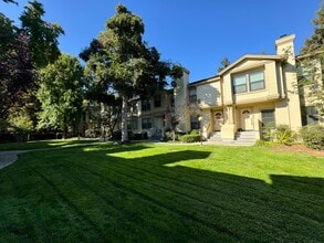 Building Photo - 963 La Mesa Terrace