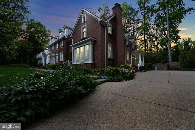 Building Photo - 6907 Bradley Blvd