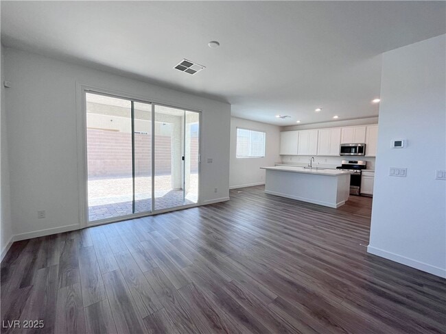 Building Photo - 2942 Gaffer Film St