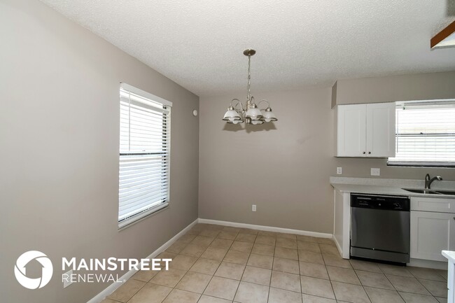 Building Photo - 4385 Queensway Dr