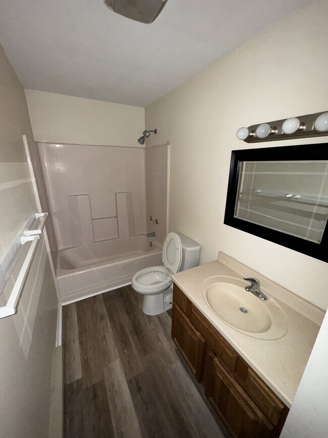 Building Photo - 702 Thomas Ln