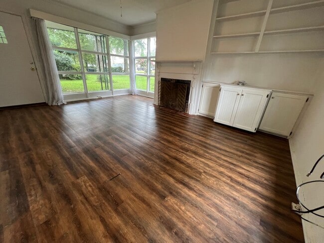 Building Photo - 511 Hudson Terrace