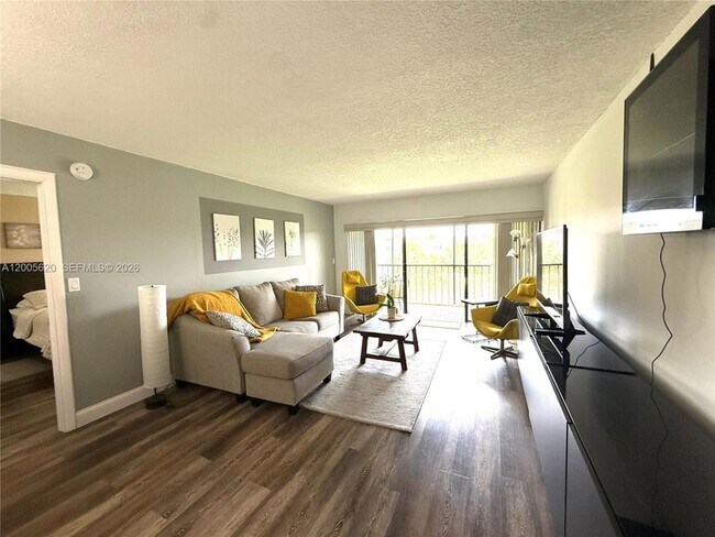 Building Photo - 230 Lakeview Dr