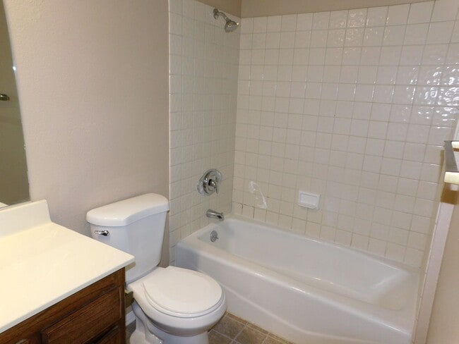 Building Photo - Gorgeous 3 Bed 2 Bath House in a Great Neighborhood