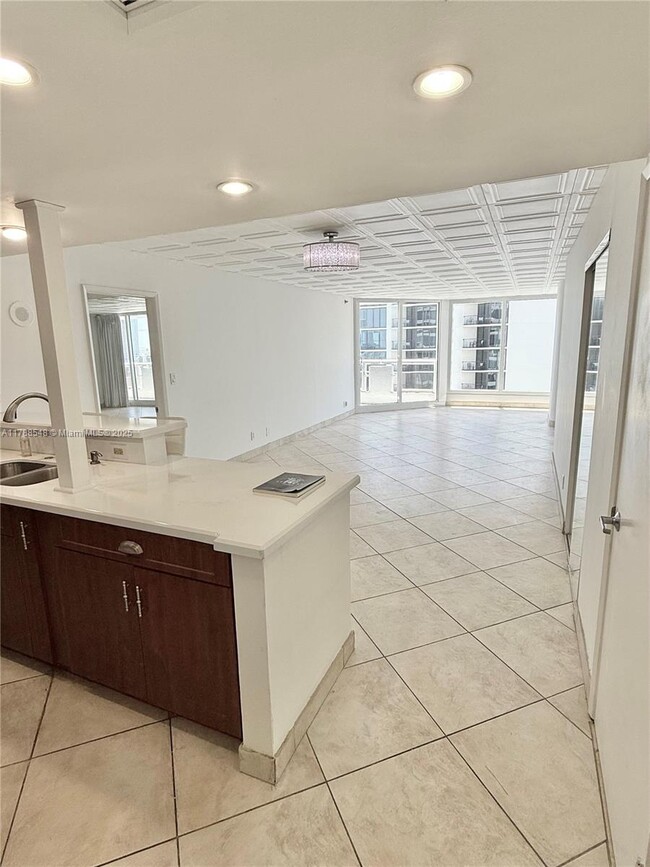 Building Photo - 1717 N Bayshore Dr
