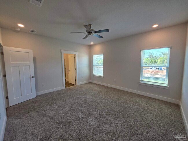 Building Photo - 5839 Sargassum Ln