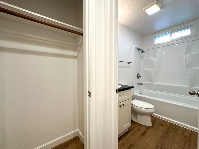 Building Photo - 15441 Marty Dr