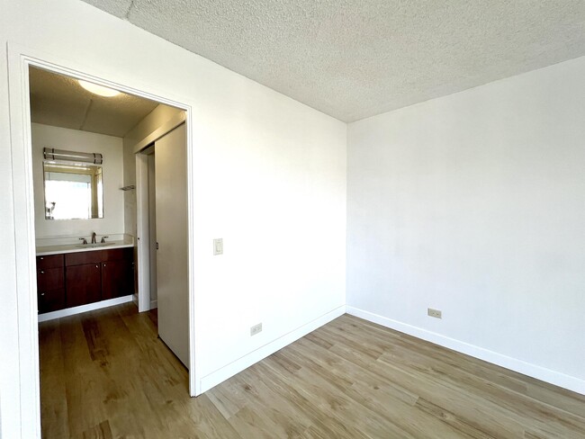 Building Photo - 710 Lunalilo St