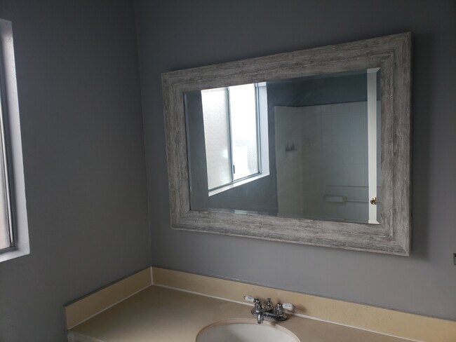 Building Photo - 1308 W 225th St