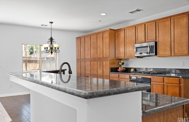 Building Photo - Luxury Furnished 4-Bed Home w/ Pool, Spa, ...