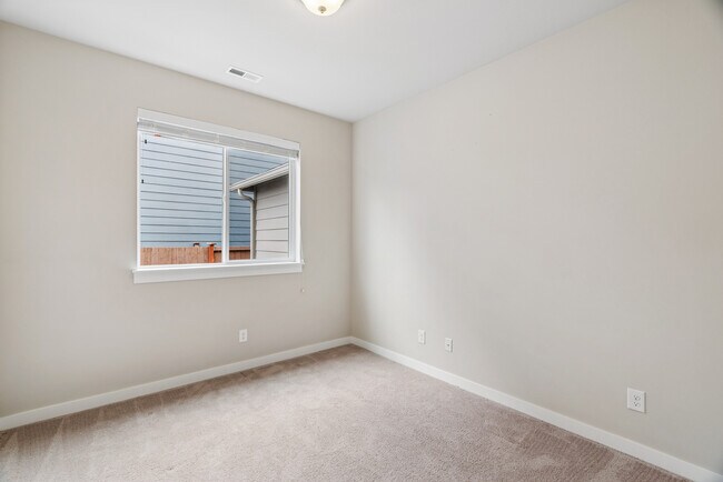 Building Photo - 6813 Sweetgum Ave NE