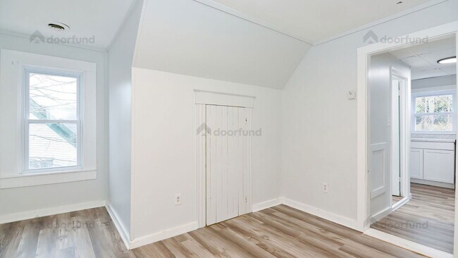 Building Photo - 144 Franklin St