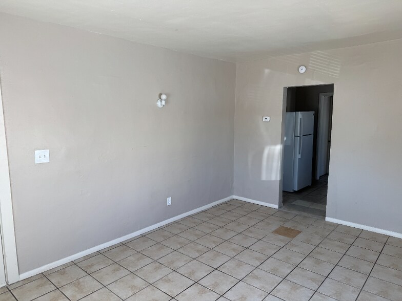 Building Photo - 216 E 2nd Ave