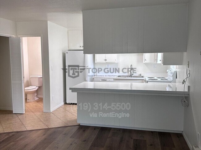 Building Photo - 1182 Holly Ave