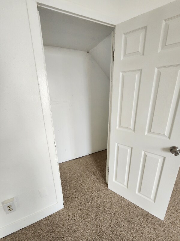 Building Photo - 518 New St