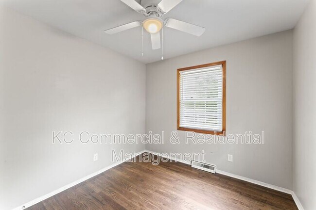 Building Photo - 7809 NE San Rafael Dr